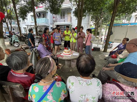 杨来  梁卓豪  摄影报道