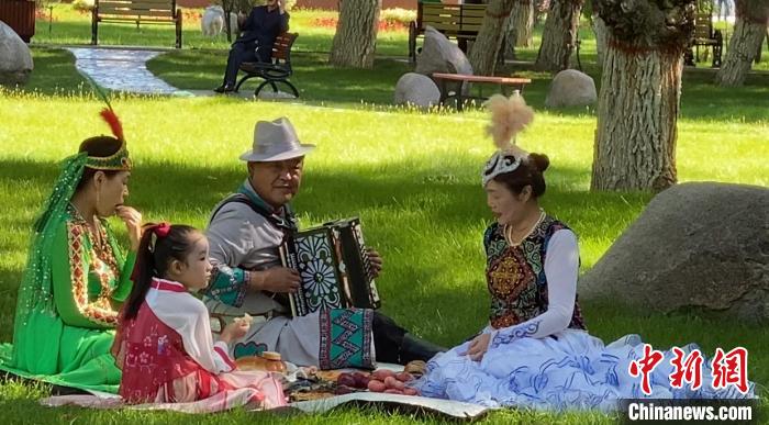 新疆塔城如何讲好“手风琴之城”城市故事？