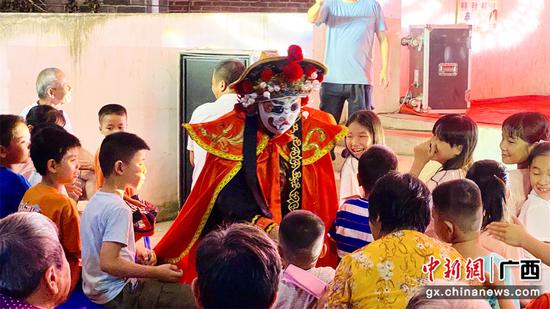 “送戏下乡”活动