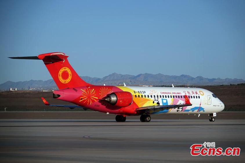 A China's domestically developed regional passenger jet ARJ21 taxies on a runway at Jiaohe Airport in Turpan, northwest China's Xinjiang Uyghur Autonomous Region, Sept. 22, 2023. (Photo: China News Service/Sun Zifa)