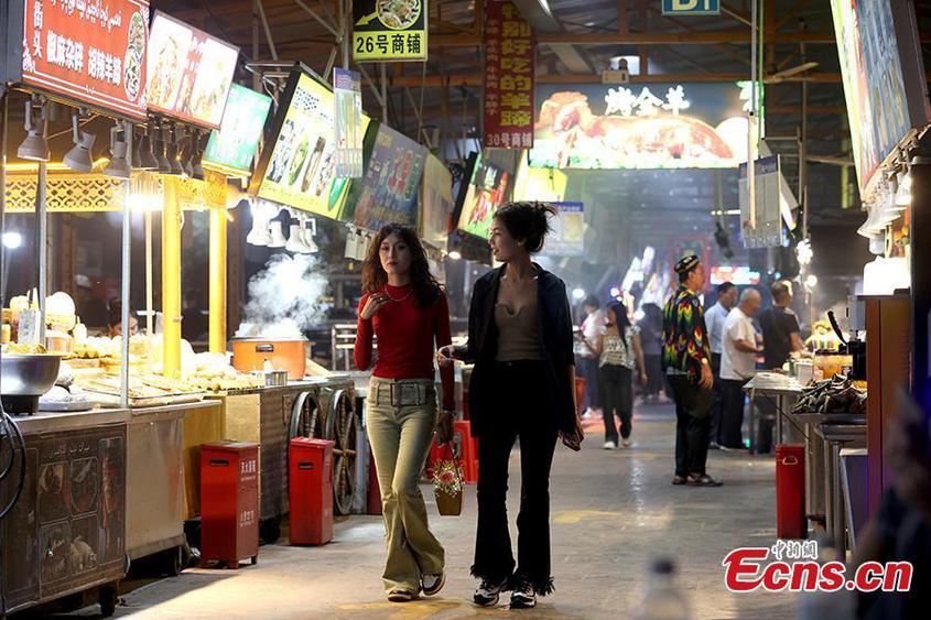 Aksu night market in Xinjiang