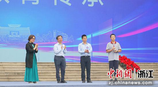 “科技之星”接力现场。金泽华供图