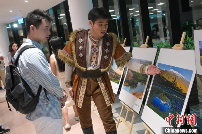 “新疆文化周”主題攝影展走進香港理工大學