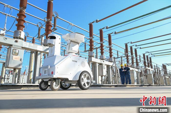 新疆昌吉：智能巡檢機器人“上崗”保供電