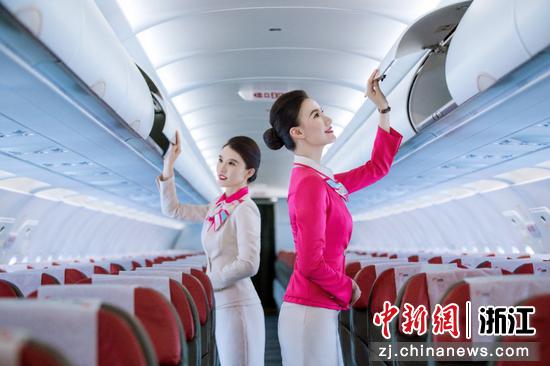 杭州亚运会期间，长龙航空以“春雨式”真情服务，欢迎四方宾客。长龙航空供图