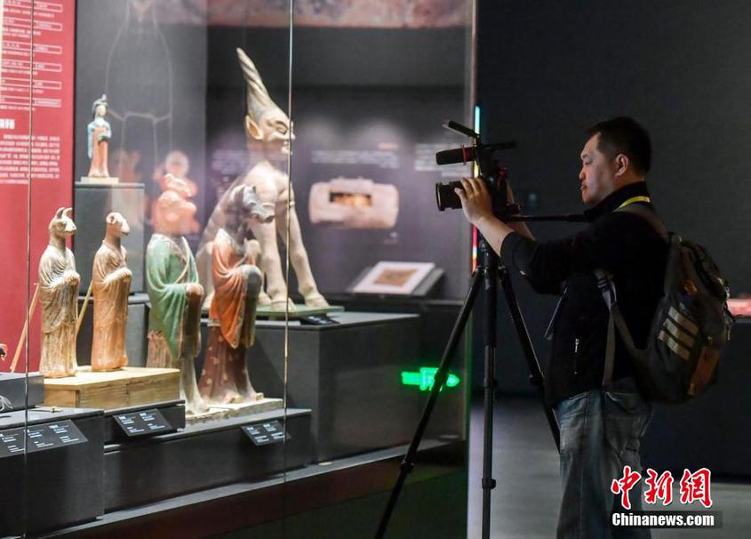港澳台和东南亚华媒参访新疆博物馆 梳理新疆历史脉络