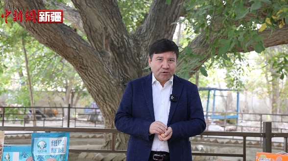 新疆阿克蘇地區烏什縣長艾斯卡爾·托乎提為家鄉代言