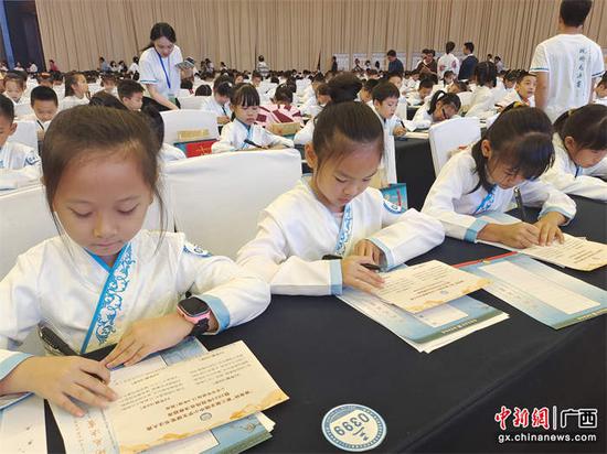学生共读《少年中国说》。主办方供图