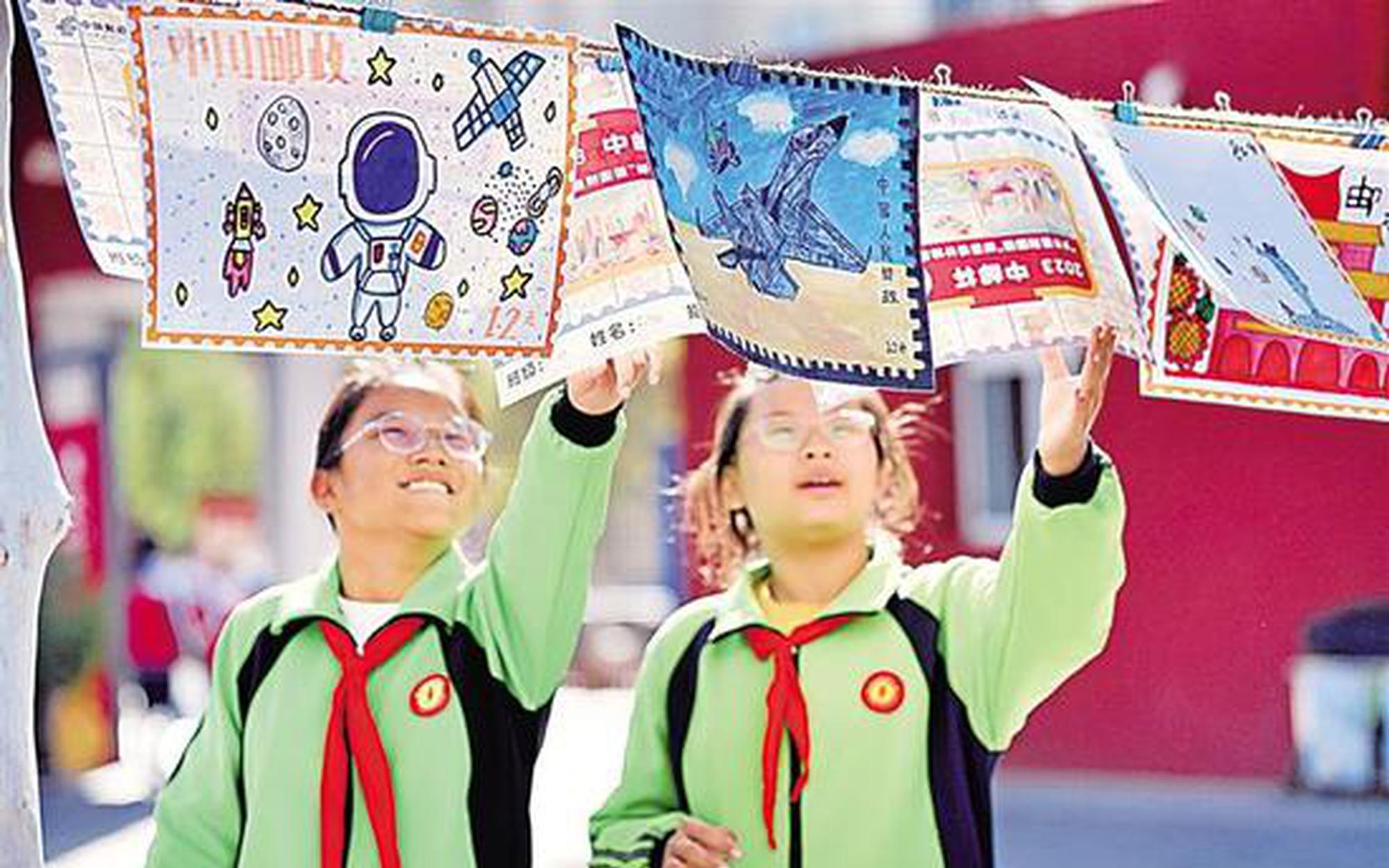 銀川小學生繪制心中 “最美郵票”