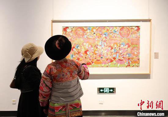 贵州水城百幅农民画展出 勾勒多彩民族生活