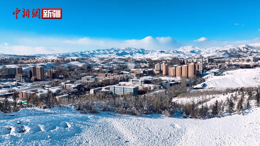新疆阿勒泰：潔白飄雪中的“童話世界”