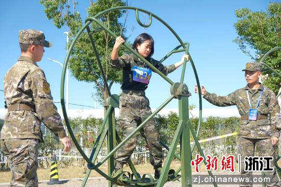 武警海警学院第二十六届军体运动会海警特色滚轮项目比赛。刘鑫灏 供图