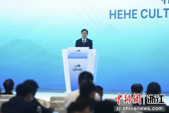 台州市委常委、宣传部部长潘军明致辞。中新社记者 王刚 摄