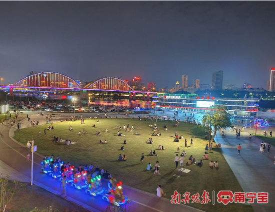 夏日晚上的亭子码头 夏日晚上的亭子码头