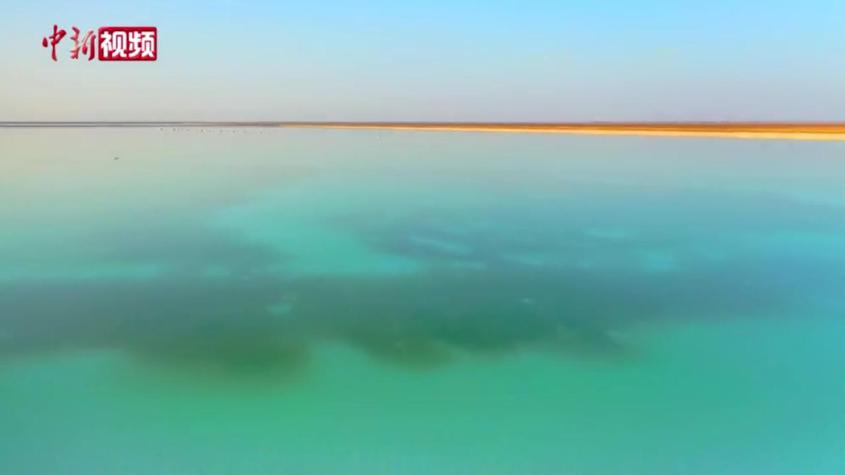 航拍“多巴胺”配色的新疆羅布泊鹽湖
