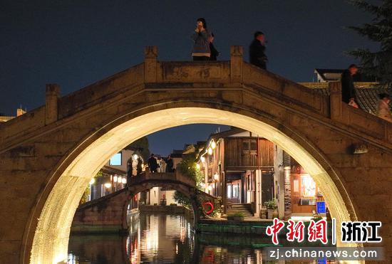 各种类型的桥在绍兴柯桥古镇随处可见。中新社记者王刚摄1