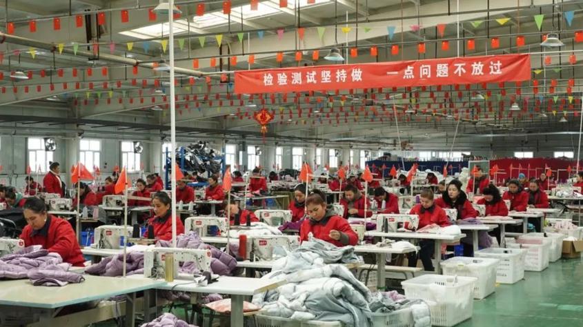 新疆柯坪县：家门口办起服装厂 稳岗就业有保障