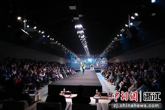 浙江省第七届大学生服装服饰创意设计大赛决赛闭幕现场。 温职院 供图