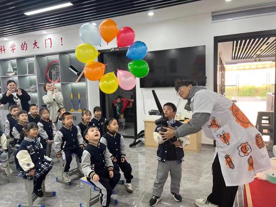 浙江越城区基层委：秋游少年科学院开启儿童