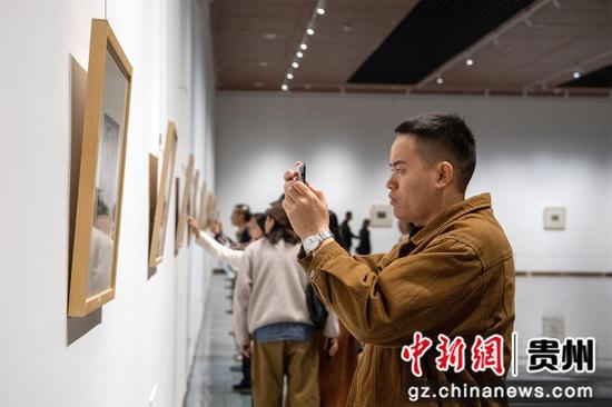 “从延安精神到新中国情怀”纪念第一个五年计划70周年版画巡展在遵义开展
