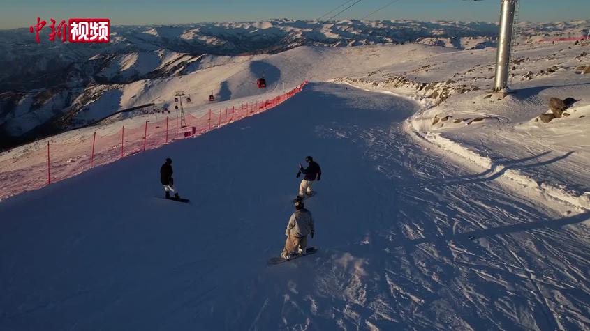 新疆可可托海迎來最佳滑雪季