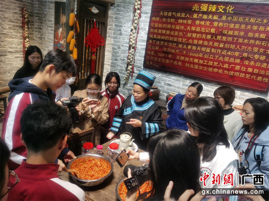 采访活动现场。李思羽摄影
