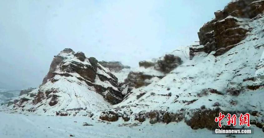 雪后的新疆溫宿縣大峽谷唯美壯觀