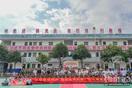 合影留念。 合影留念。