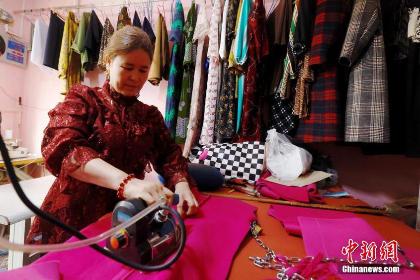 新疆皮山：三位母亲的创业选择