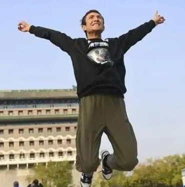 【丝路同心圆】喀什小伙徒步5000公里到北京，为圆小时候的一个梦……