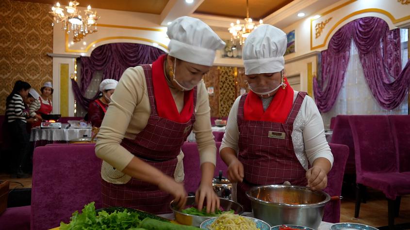 新疆库车市厨艺大赛展风采 舌尖“乡味”促发展