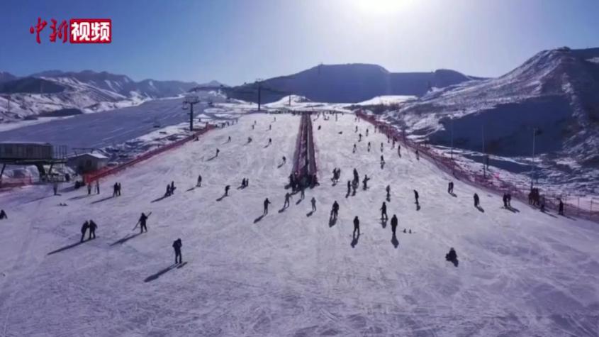 走！去新疆“最暖滑雪場”滑雪