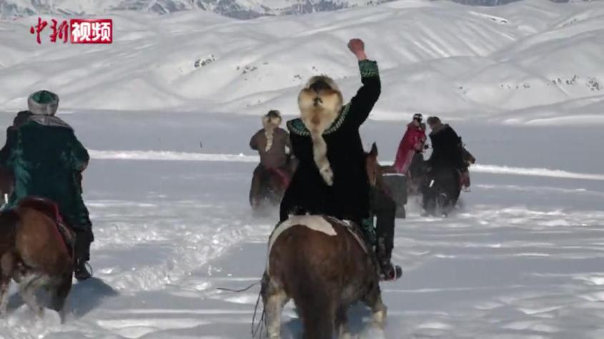 雪季來臨：冬閑變冬忙 伊犁牧民成游客“馬隊長”
