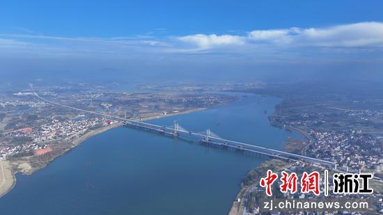 俯瞰金建铁路兰江特大桥。浙江交通集团 供图