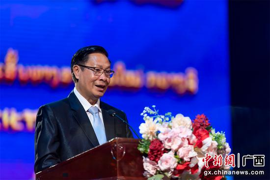 老挝新闻文化旅游部副部长坡西·乔玛尼翁为活动致辞。广西广播电视台供图