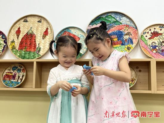 邕宁区妇女儿童活动中心通过开展形式多样的主题活动，让孩子们拥有快乐童年。