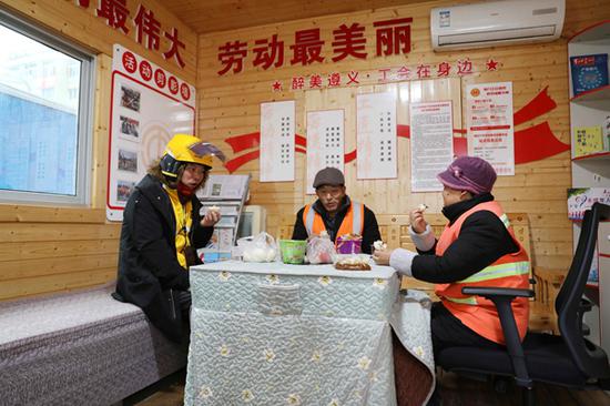 贵州绥阳：32处服务站让户外劳动者有了“歇脚地”