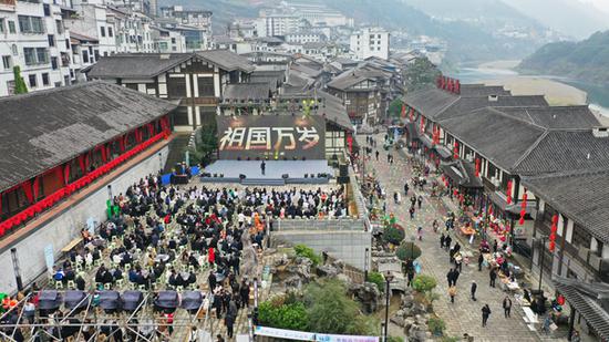 第七届仁怀合马羊肉节活动现场。 余甚君 摄