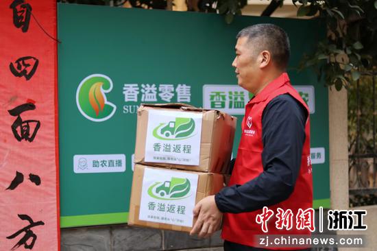 返程物流卸货。武义县烟草专卖局 供图