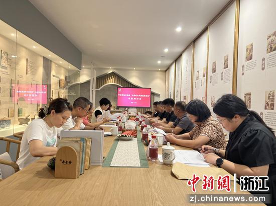 宁波市地方标准“中药饮片代煎服务规范”专家研讨会在宁波召开。陈剑钢 摄