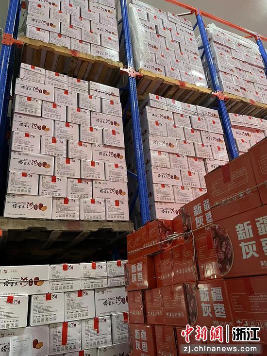 红枣期货交割库整齐码放着红枣成品。浙江济海供图