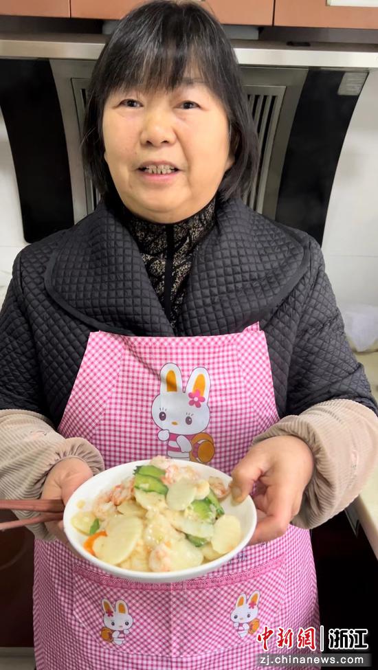 宁波阿姨借社区“云平台”分享美食。 吕静供图