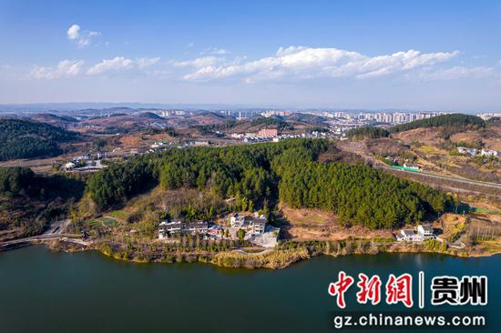 2024年1月18日拍摄的贵州省黔西市莲城街道坪子社区景色（无人机照片）。