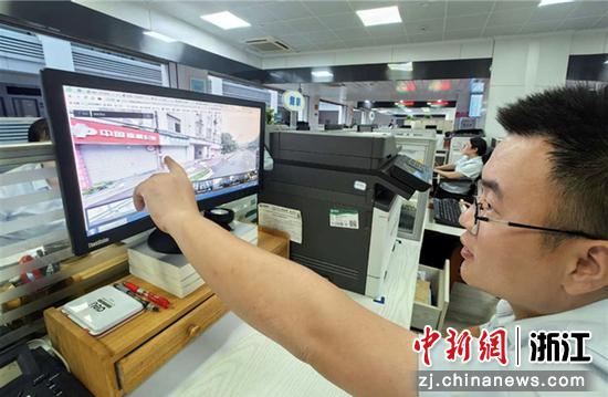 工作人员开展线上预勘验。蔡治华 供图