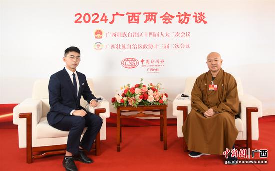 图为释湛空接受采访。林浩 摄