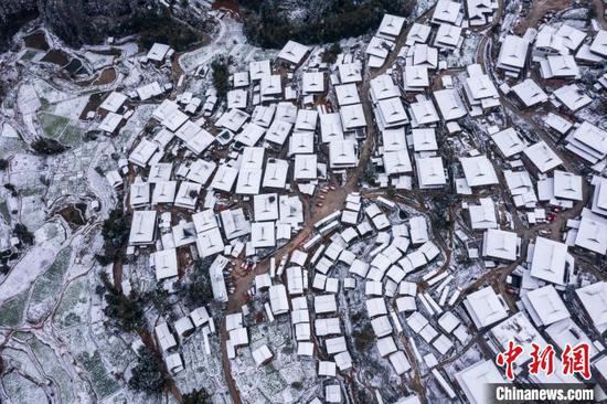 1月23日，在贵州省黔东南苗族侗族自治州从江县丙妹镇岜沙村拍摄的雪景。吴德军 摄