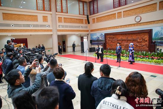 图为采访现场。陈冠言 摄