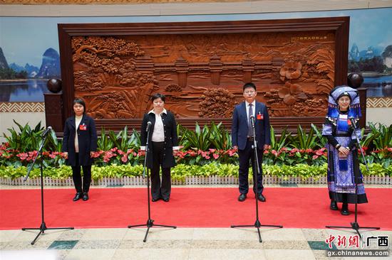 图为采访现场。陈冠言 摄