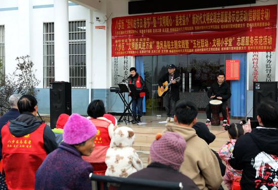 广西：贺州八步志愿服务迎新春 文明实践暖人心
