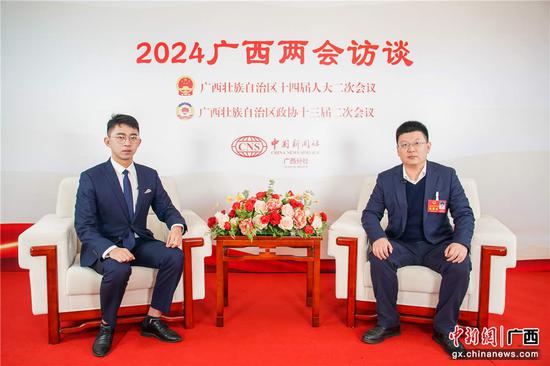 图为访谈现场。陈冠言  摄